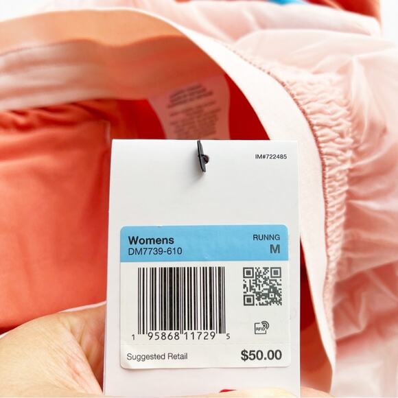 Nike Women's Icon Clash Tempo Luxe Mid-rise Running Shorts - Picture 6 of 7